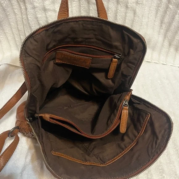 Elegant Tan Leather Woven Backpack - Picture 3 of 3